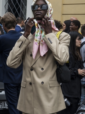 Foulard e trench: gli imperdibili della nuova stagione.