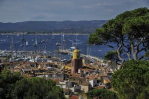 Vista dalle colline di St. Tropez della regata