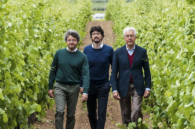 la famiglia de Corato nei vigneti della Cantina Rivera. 