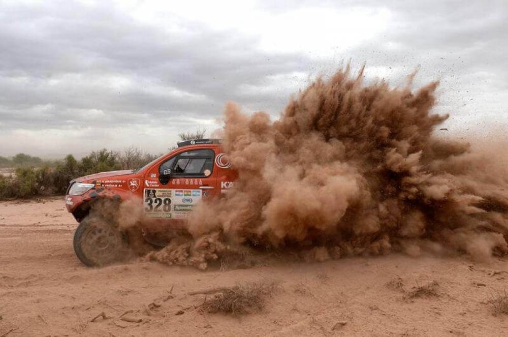 Il sogno della Paris-Dakar nasce nel 1977, quando Thierry Sabine, pilota automobilistico francese, si perde nel deserto libico durante il rally Abidjan-Nizza.