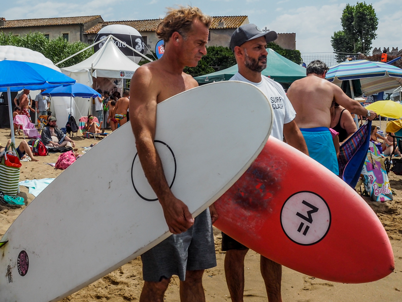 Tom Curren sulla spiaggia di Santa Severa (ROMA)