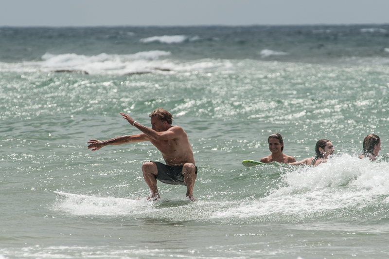 Spiaggia di Santa Severa (ROMA). Tom Curren surfa su un longboard