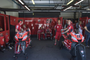 Il campionato della MotoGP è sempre più entusiasmante e mozzafiato, con i suoi sorpassi/duelli tra piloti che, soprattutto in gara, non concedono nulla.