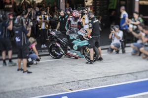 Il campionato della MotoGP è sempre più entusiasmante e mozzafiato, con i suoi sorpassi/duelli tra piloti che, soprattutto in gara, non concedono nulla.