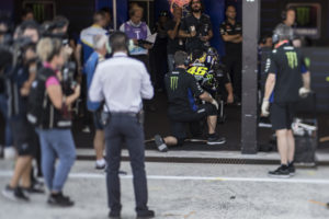 Il campionato della MotoGP è sempre più entusiasmante e mozzafiato, con i suoi sorpassi/duelli tra piloti che, soprattutto in gara, non concedono nulla.