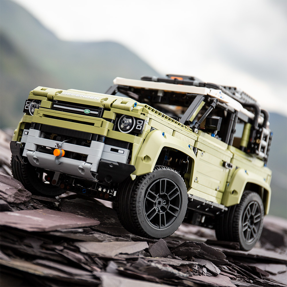 Il Land Rover Defender del 21° secolo fatto con i mattoncini LEGO