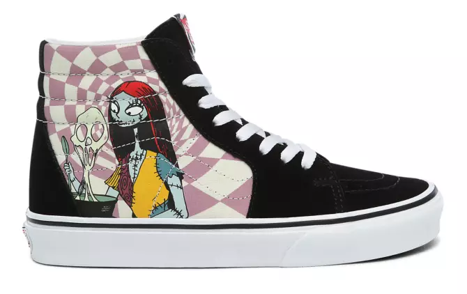 l modello Sk8-Hi Vans con la bambola Sally per Sneakers Vans per The Night Before Christmas