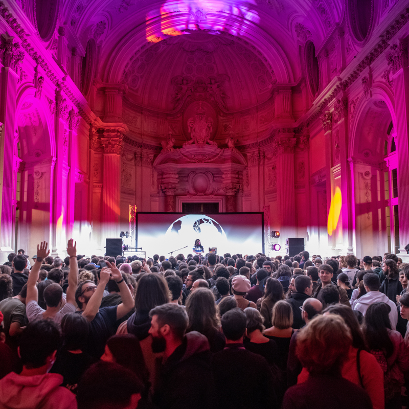 A Torino il Club To Club, festival globale interculturale avant-pop. Il tema di questa edizione 2019 sarà  La Luce Al Buio: Season 2. 