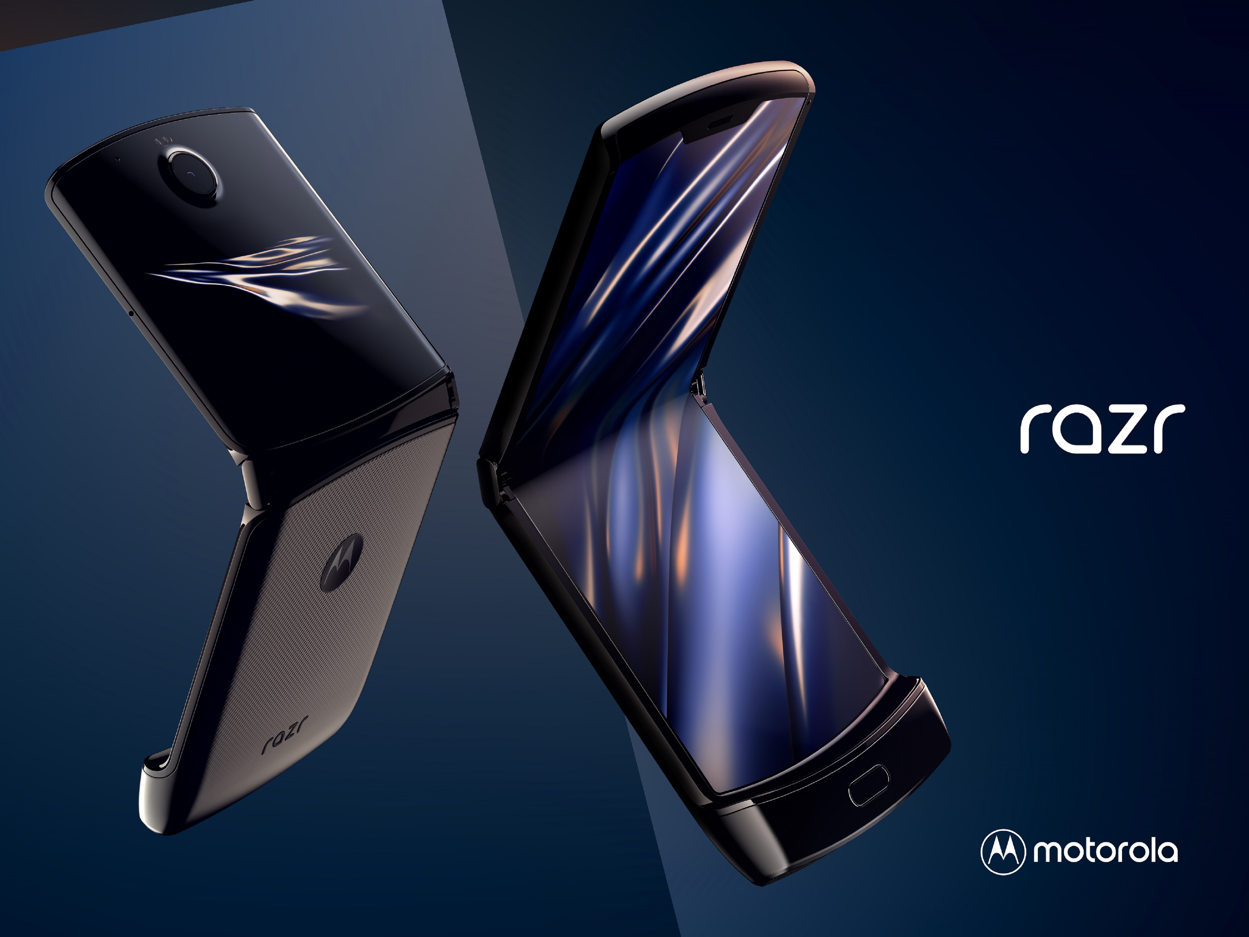 Torna il Motorola Razr, smartphone che ha caratterizzato un periodo diventando icona di stile e soprattutto di moda tra i giovani.