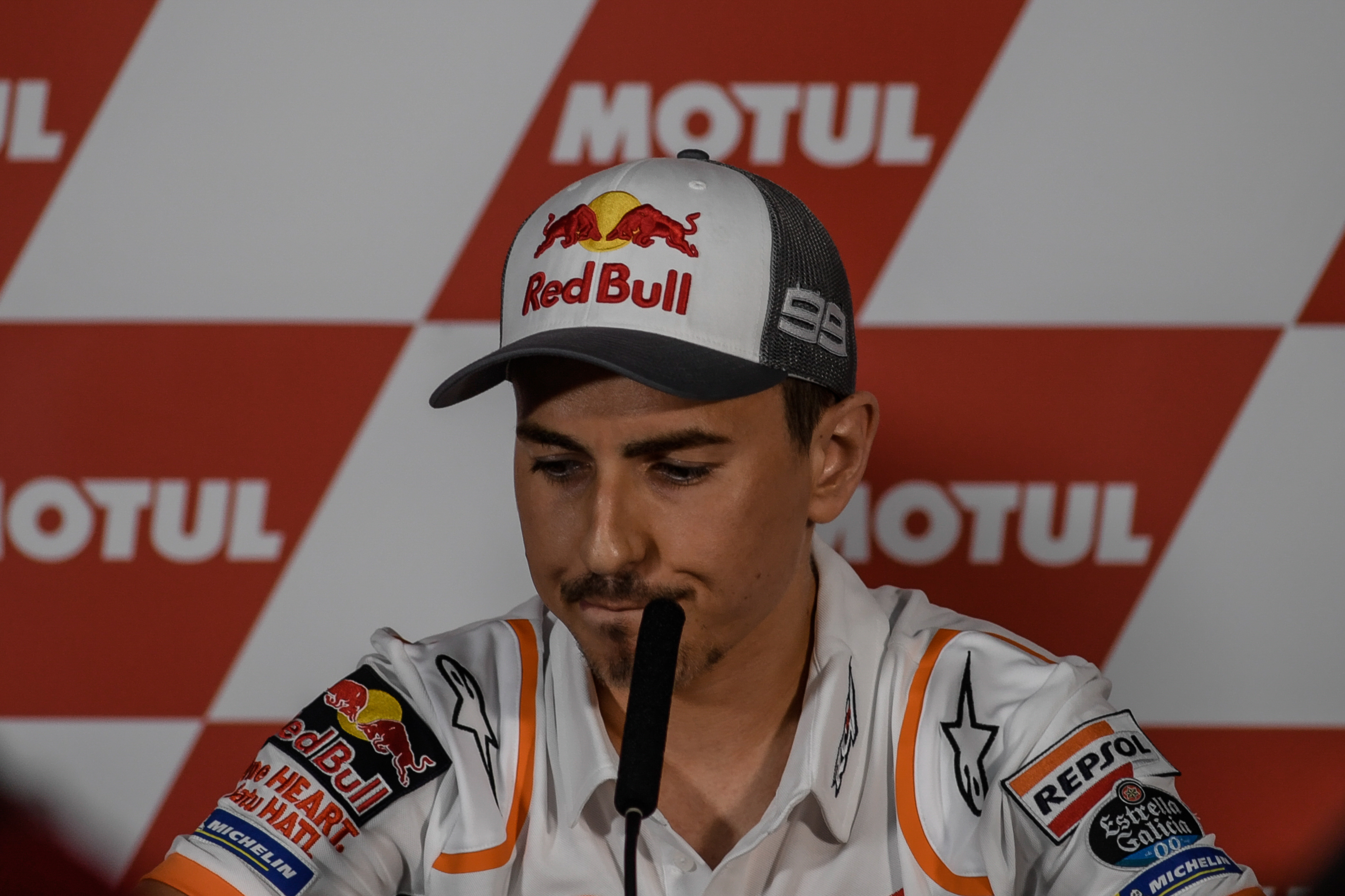 Jorge Lorenzo a Valencia, durante conferenza stampa straordinaria, che annuncia il suo ritiro dalle corse