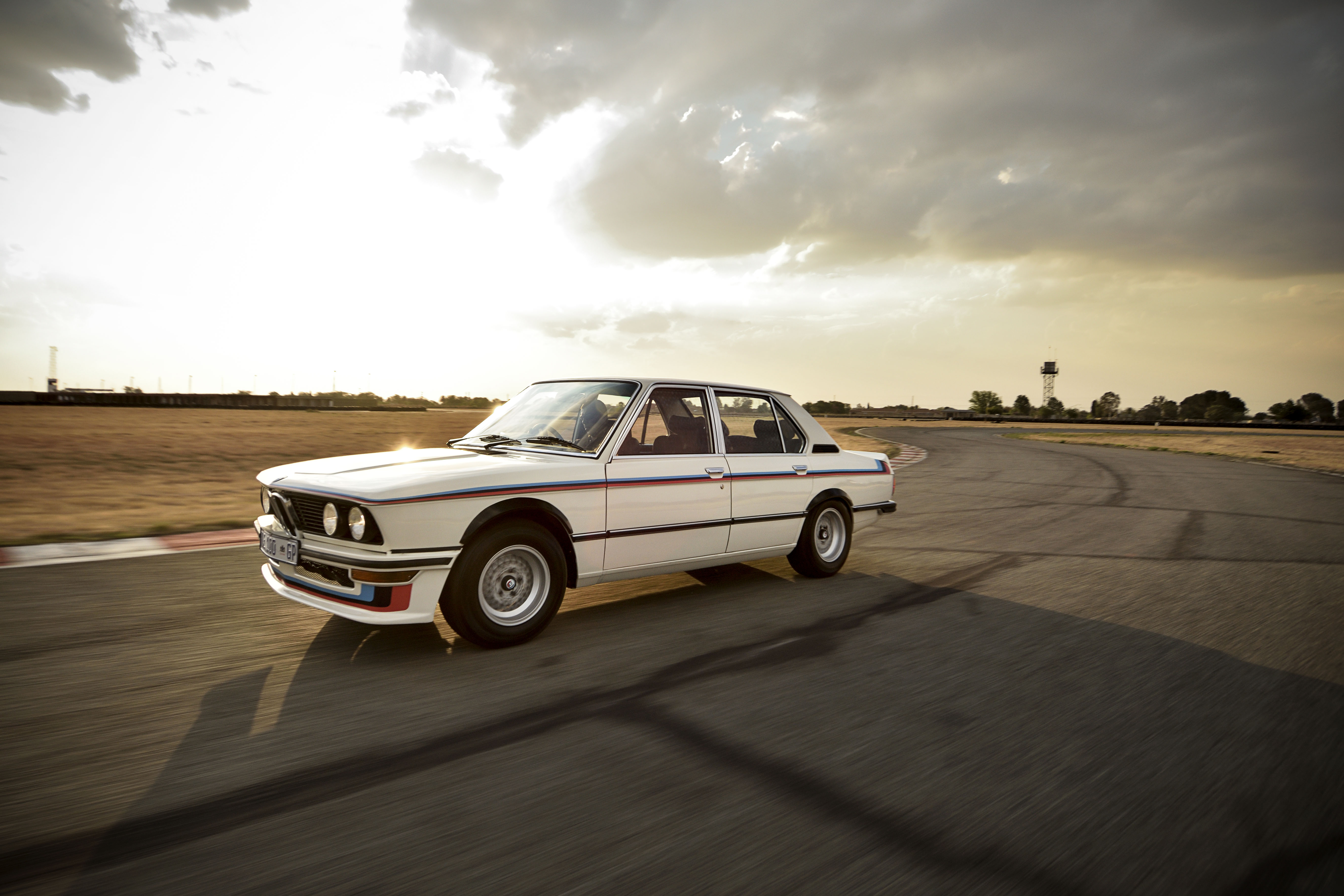 BMW Group South Africa ha svelato il suo ultimo progetto di restauro che ha avuto come protagonista la "leggendaria" BMW 530 MLE (Motorsport Limited Edition).