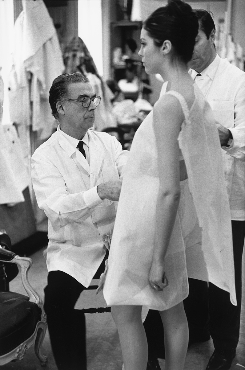 La mostra dedicata a Balenciaga e Alaia a Parigi