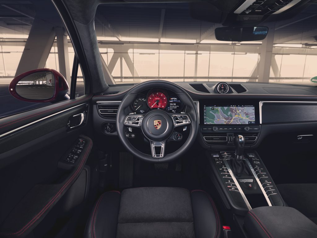 Porsche serie Macan modello sportivo GTS. 