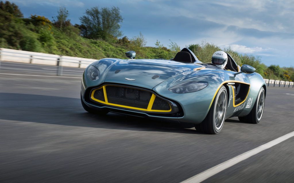Il lancio è previsto entro il 2020 ma i futuri fortunati possessori della nuova Aston Martin V12 Speedster dovranno aspettare fino al 2021 per averla nel loro garage.