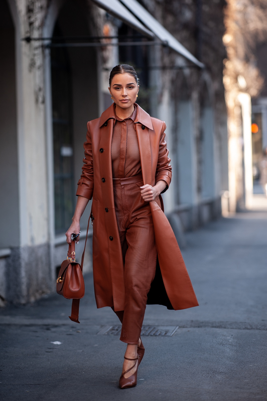 Milano Fashion Week arriva nuova tendenza in materia di colori per l'autunno - inverno 2020/2021.  Il marrone, con le sue numerose sfumature, e il caramello.