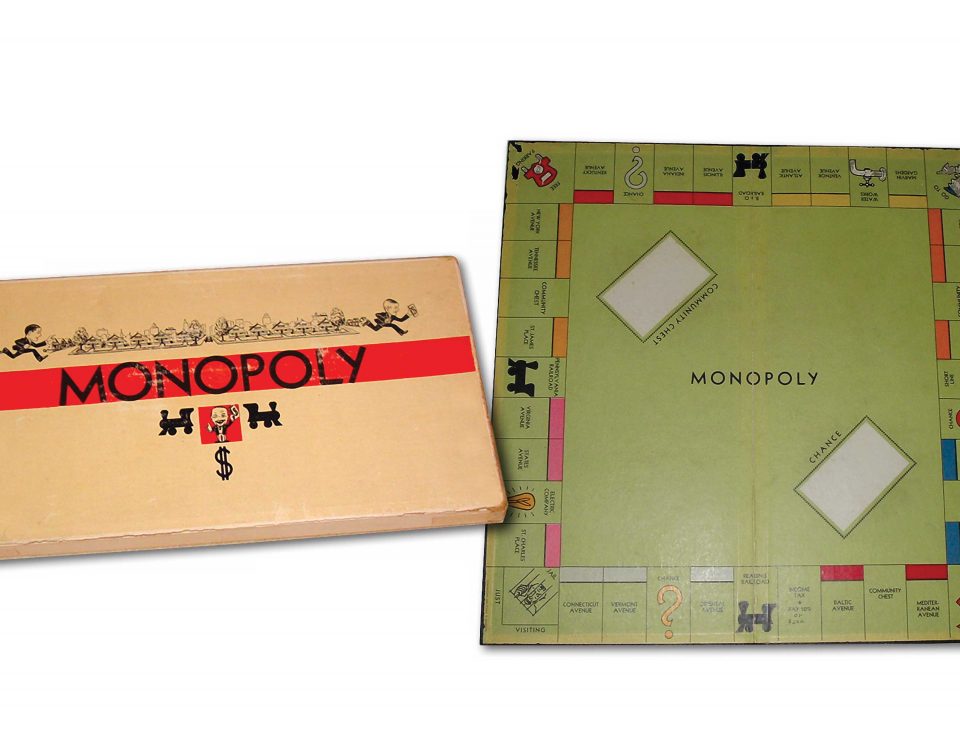 Il Monopoly, padre di tutti i giochi da tavola, compie 85 anni. Era il 19 marzo del 1935 quando la Parker Brothers lo fa diventare un fenomeno culturale.