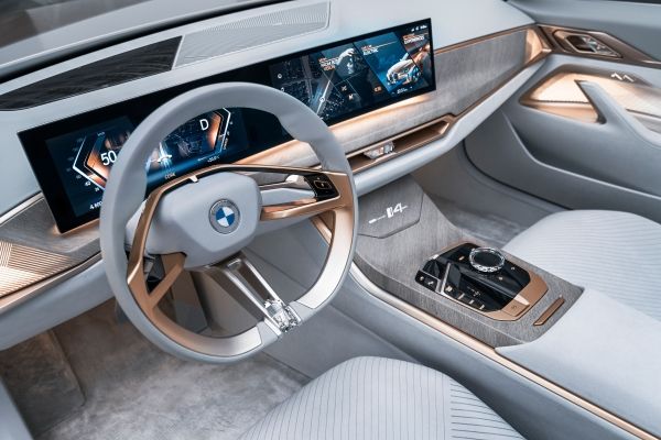 La BMW è ormai orientata a produrre veicoli ad emissioni zero.Già applicato su altri modelli, ci sarà anche la i4.