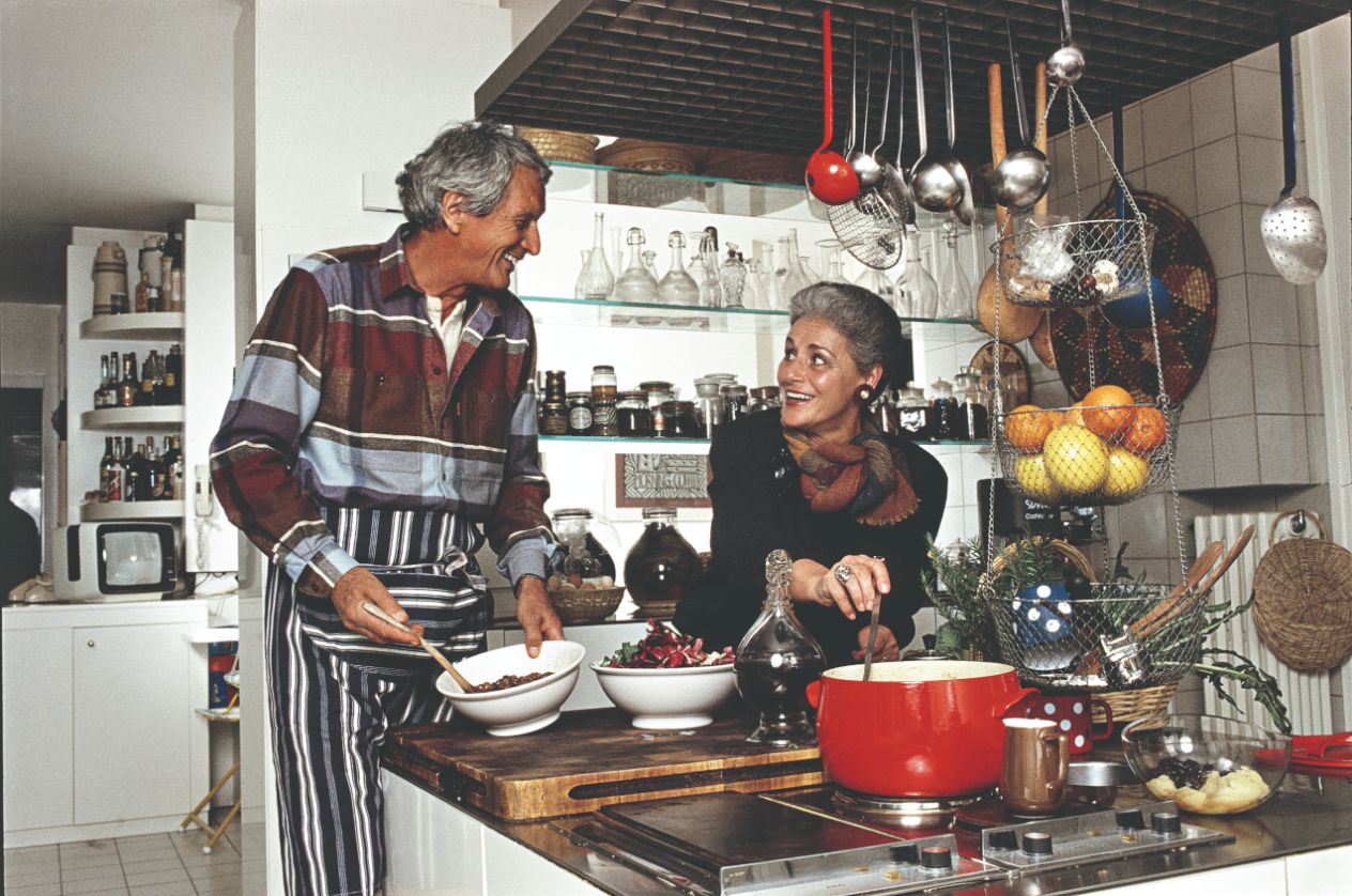 Ottavio Missoni in cucina foto contenute nel libro Missoni Cookbook di Assouline