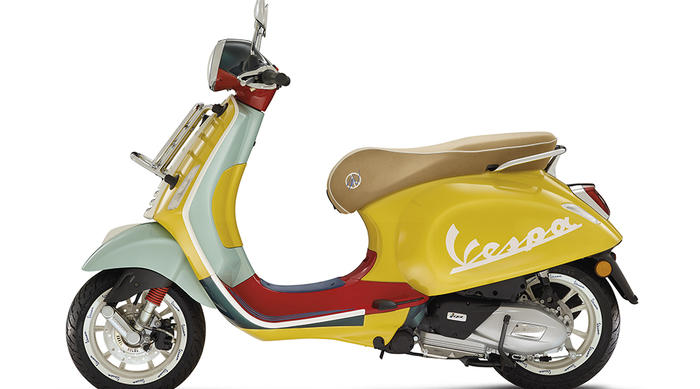 Fedele ai suoi ideali di libertà di movimento e "joie de vivre", Piaggio presenta Vespa Primavera Sean Wotherspoon e Vespa 946 Christian Dior.
