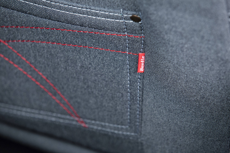 La ricercatezza del Denim è tale che Volksvagen e Mazda hanno voluto omaggiare l'iconico tessuto dedicandogli, ciascuno, uno dei suoi noti modelli. 