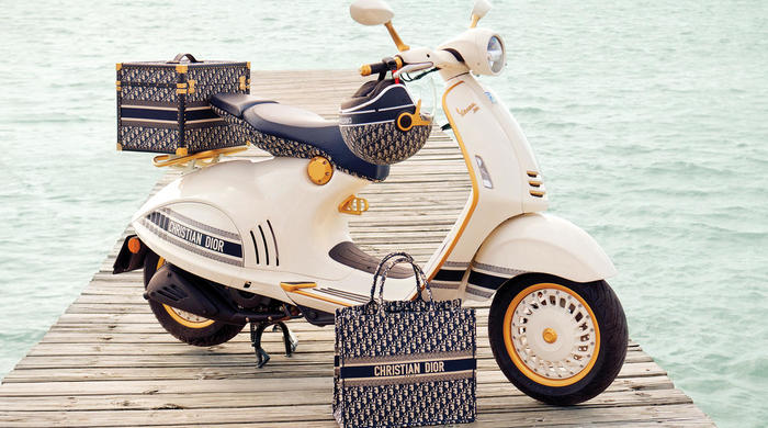 Fedele ai suoi ideali di libertà di movimento e "joie de vivre", Piaggio presenta Vespa Primavera Sean Wotherspoon e Vespa 946 Christian Dior.