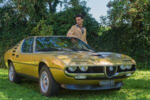 Modello con Alfa Romeo Montreal