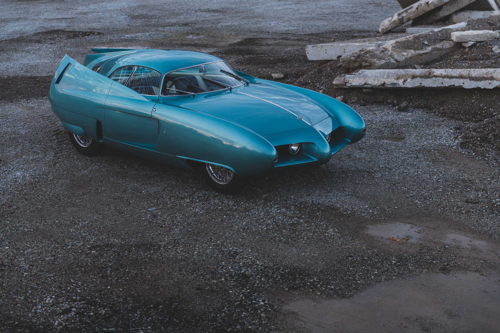 L’importante gruppo delle Alfa Romeo B.A.T. (Berlinetta Aerodinamica Tecnica), tre esemplari unici disegnati da Franco Scaglione nel ‘1953, ’54 e 55 e allestiti dalla Bertone è stato aggiudicato per 14.840.000 Dollari.