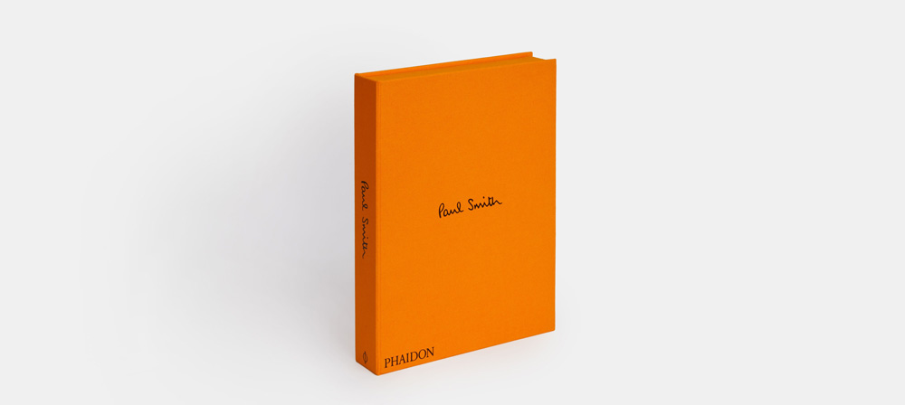 Paul Smith ha raggiunto il traguardo dei 50 anni di attività del suo brand e a celebrarlo ci pensa la Paul Smith's Foundation con un libro.