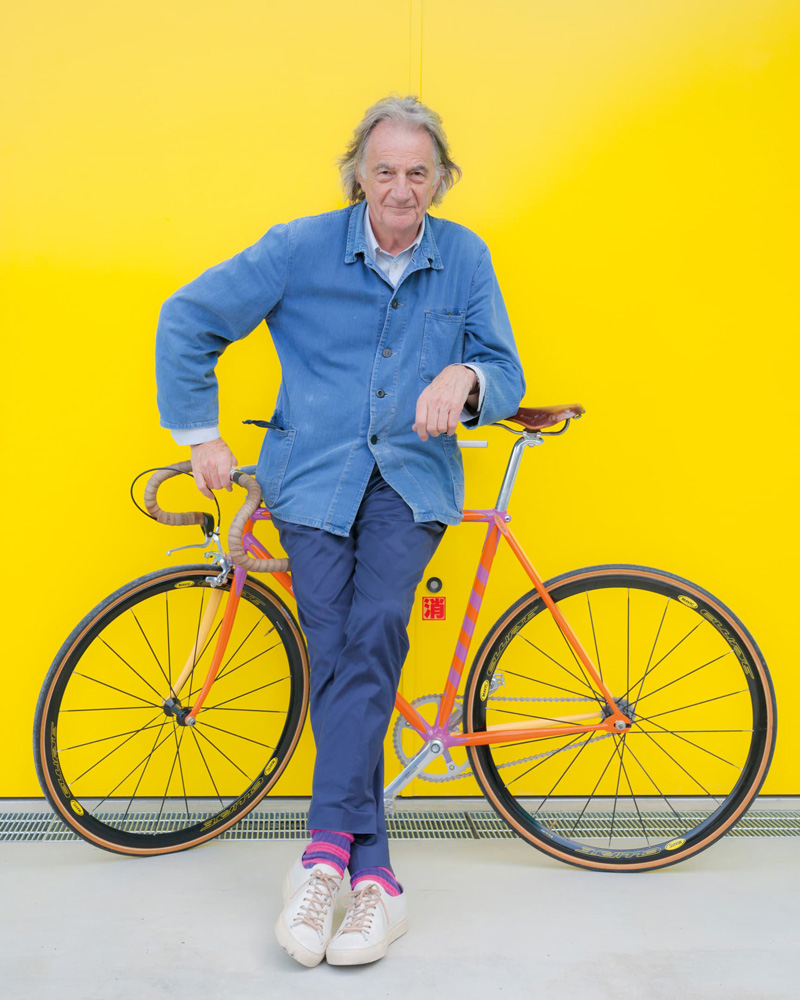 Paul Smith ha raggiunto il traguardo dei 50 anni di attività del suo brand e a celebrarlo ci pensa la Paul Smith's Foundation con un libro.