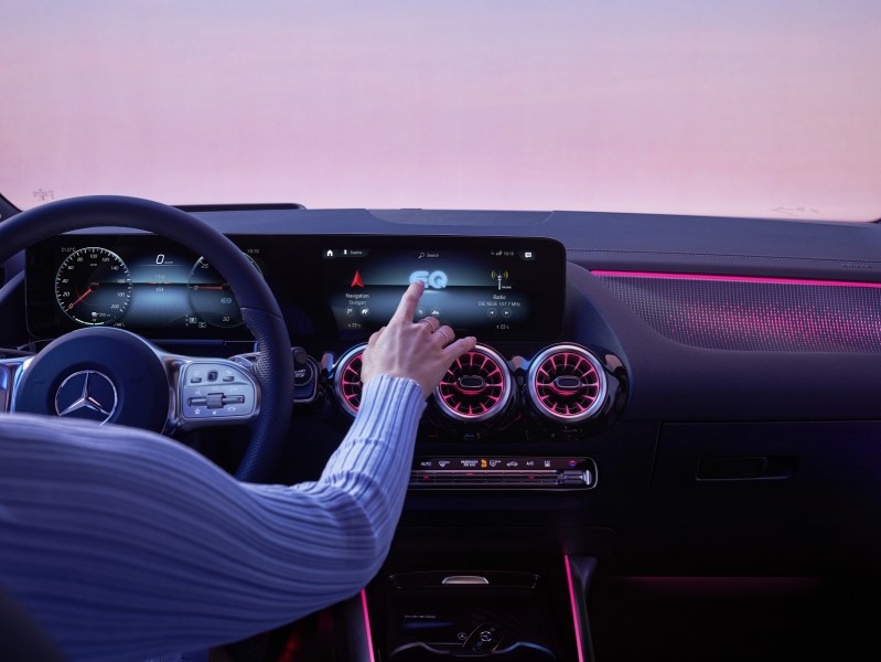 Mercedes EQA il nuovo SUV elettrico con tecnologia avanzata