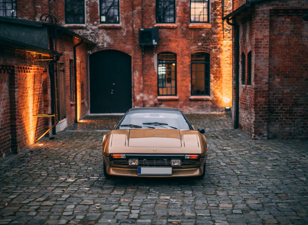 Le gold cars a Parigi, il prossimo 13 febbraio si inaugura l'annuale asta di auto da collezione, nuove e d'epoca, organizzata da RM Sotheby's. 