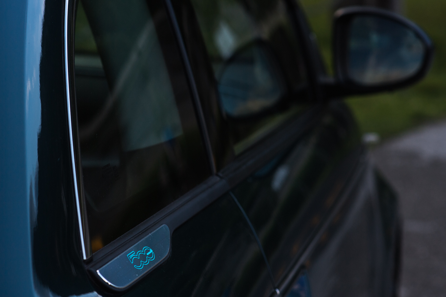 La Fiat 500e, è la nuova concezione della mobilità, tutta elettrica, con la quale la casa di Torino si proietta direttamente nel futuro.