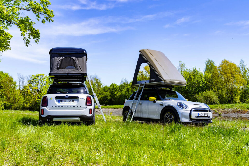 Mini elettriche e ibride per ripartire in vacanza a zero emissioni e due veicoli che sono dei veri e propri camper in miniatura. 