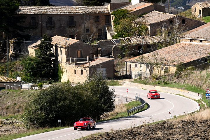 La "Cursa" delle Madonie, meglio conosciuta come Targa Florio, è una tra le corsa automobilistiche più antiche e famose al mondo.