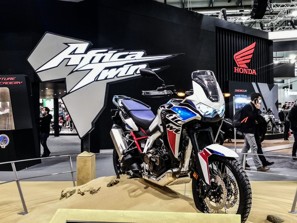 L'Eicma 2021 riapre al pubblico con le anteprime di moto, scooter, monopattini e anche biciclette. Potrete guardarle, toccarle, provarle.