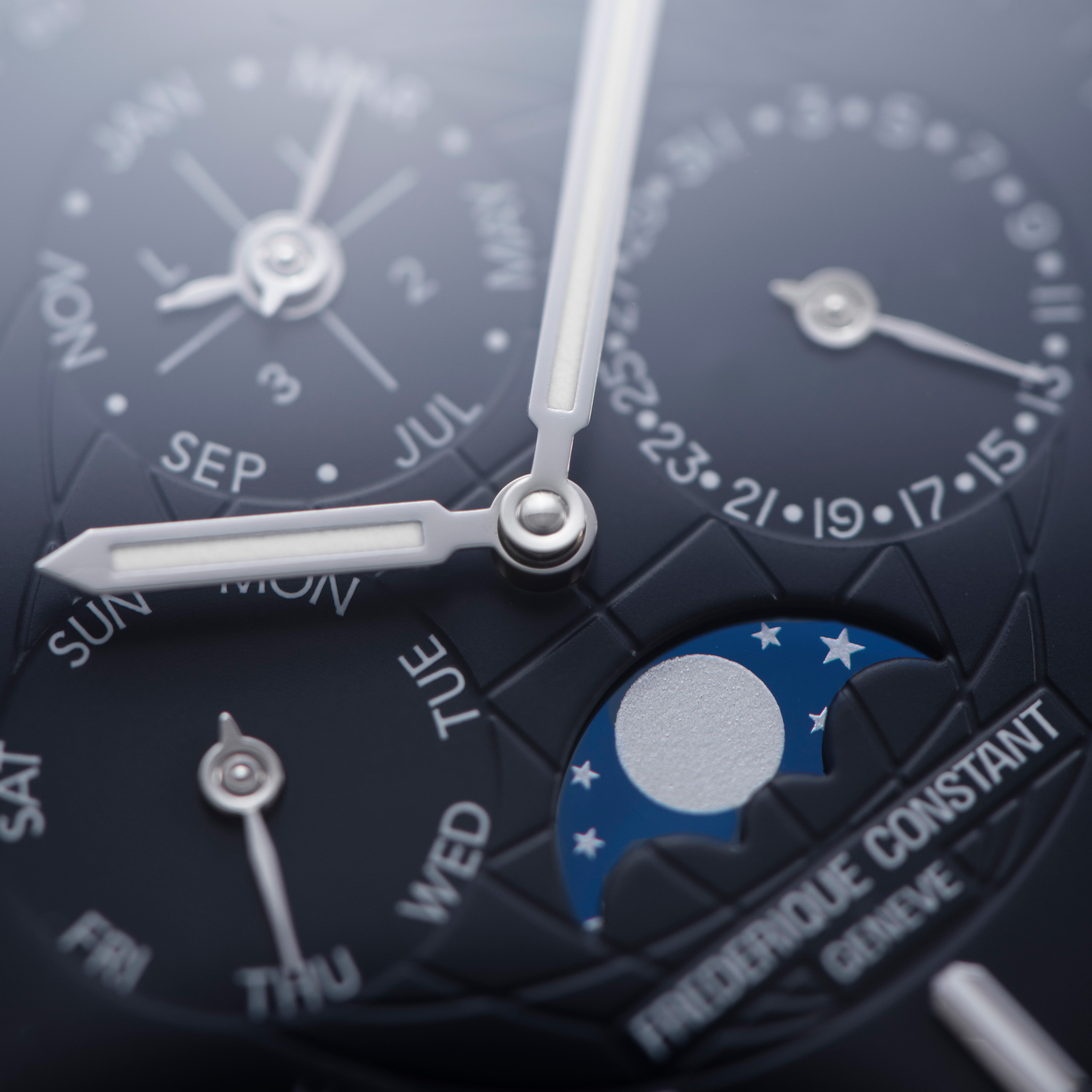 Frederique Constant, manifattura orologiera svizzera, propone una nuova versione dell'Highlife Perpetual Calendar Manufacture.  