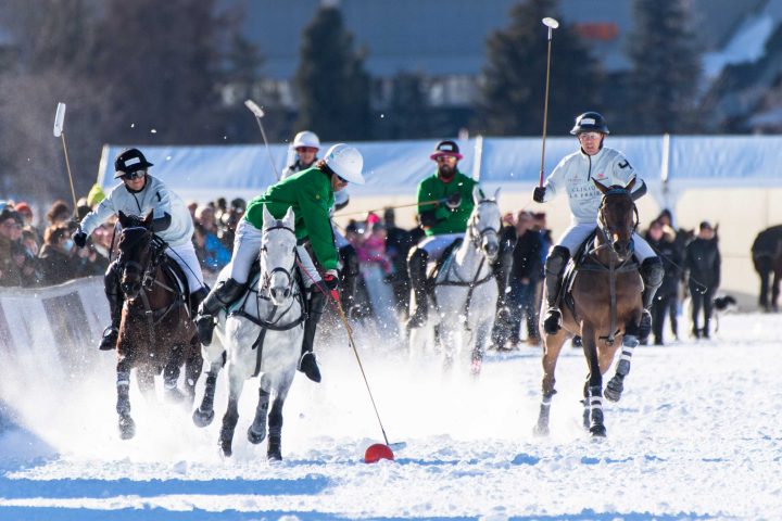 La Snow Polo World Cup ritorna nella sua 37ª edizione. A renderla sublime, la cornice del lago ghiacciato di St. Moritz.