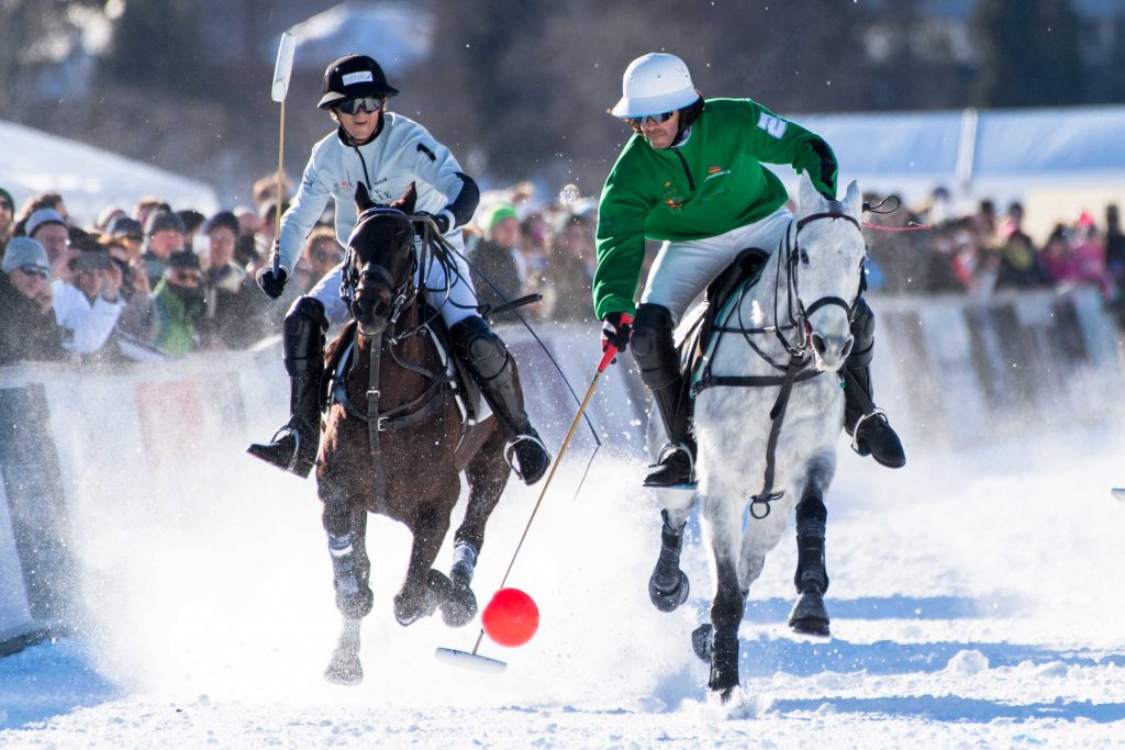 La Snow Polo World Cup ritorna nella sua 37ª edizione. A renderla sublime, la cornice del lago ghiacciato di St. Moritz. 