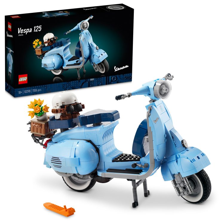 Lego x Vespa è l'incontro tra due brand eccellenti per celebrare quello che è l'emblema, lo status simbol, del "made in Italy" la Vespa. 