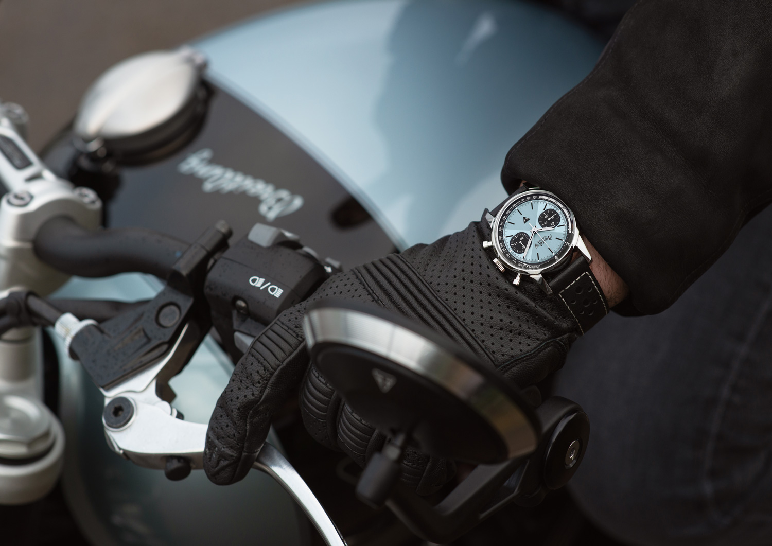Breitling x Triumph Motorcycles è la nuova straordinaria collaborazione tra due marchi diversi ma simili in stile e tecnologia. 
