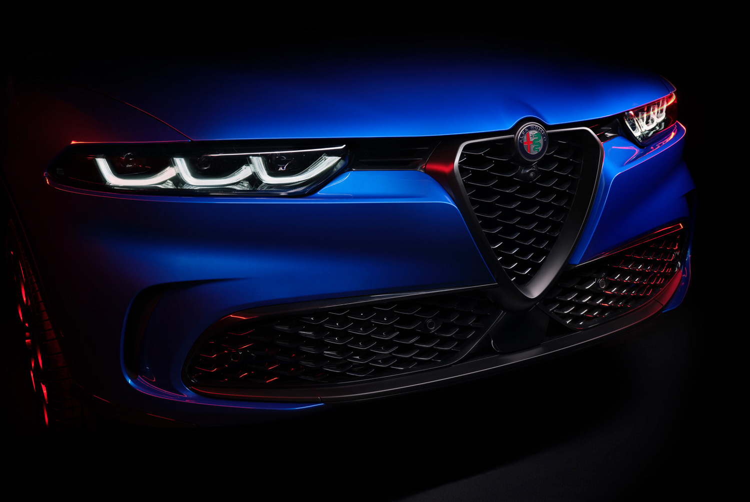 Alfa Romeo Tonale è il modello che segna l'inizio di quella che è definita la metamorfosi del marchio proiettandolo direttamente nel futuro.