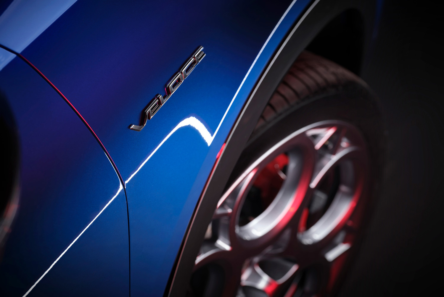 Alfa Romeo Tonale è il modello che segna l'inizio di quella che è definita la metamorfosi del marchio proiettandolo direttamente nel futuro.