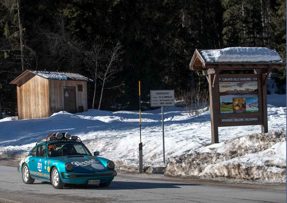 Giuseppe Macchion con la Porsche 911 alla Winter Marathon