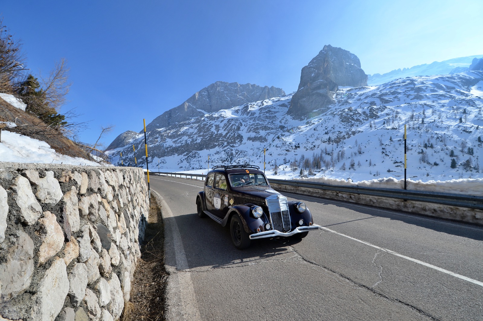 La Lancia Aprilia del 1939 guidata dall'equipaggio Fontanella - Covelli si aggiudica l'edizione 2022 della Coppa delle Alpi.