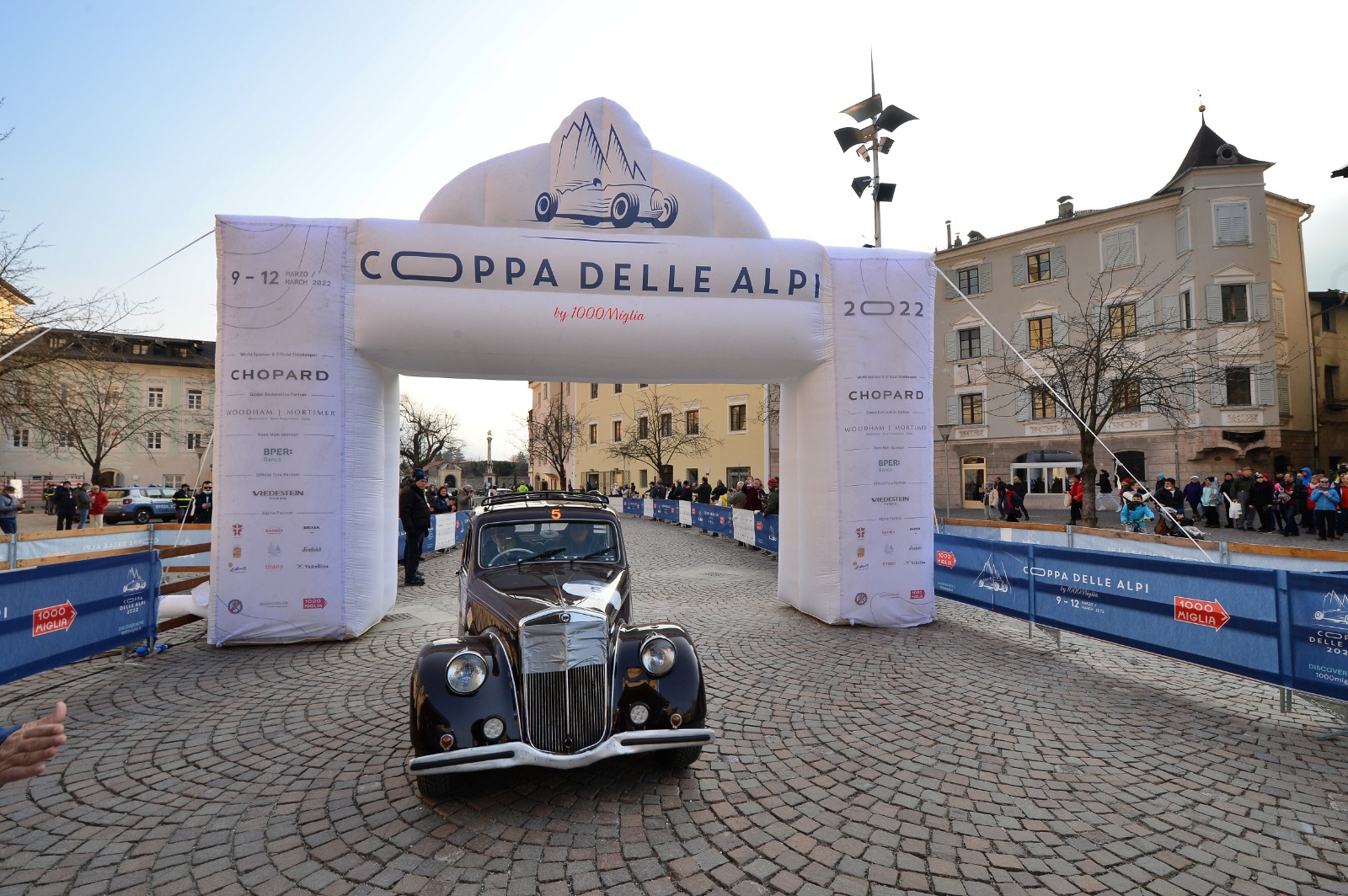 La Lancia Aprilia del 1939 guidata dall'equipaggio Fontanella - Covelli 