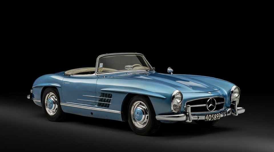 La Mercedes 300 SL Roadster di Fangio all'asta da Sotheby's. La vettura è un regalo di Mercedes a El Maestro, in segno di gratitudine.