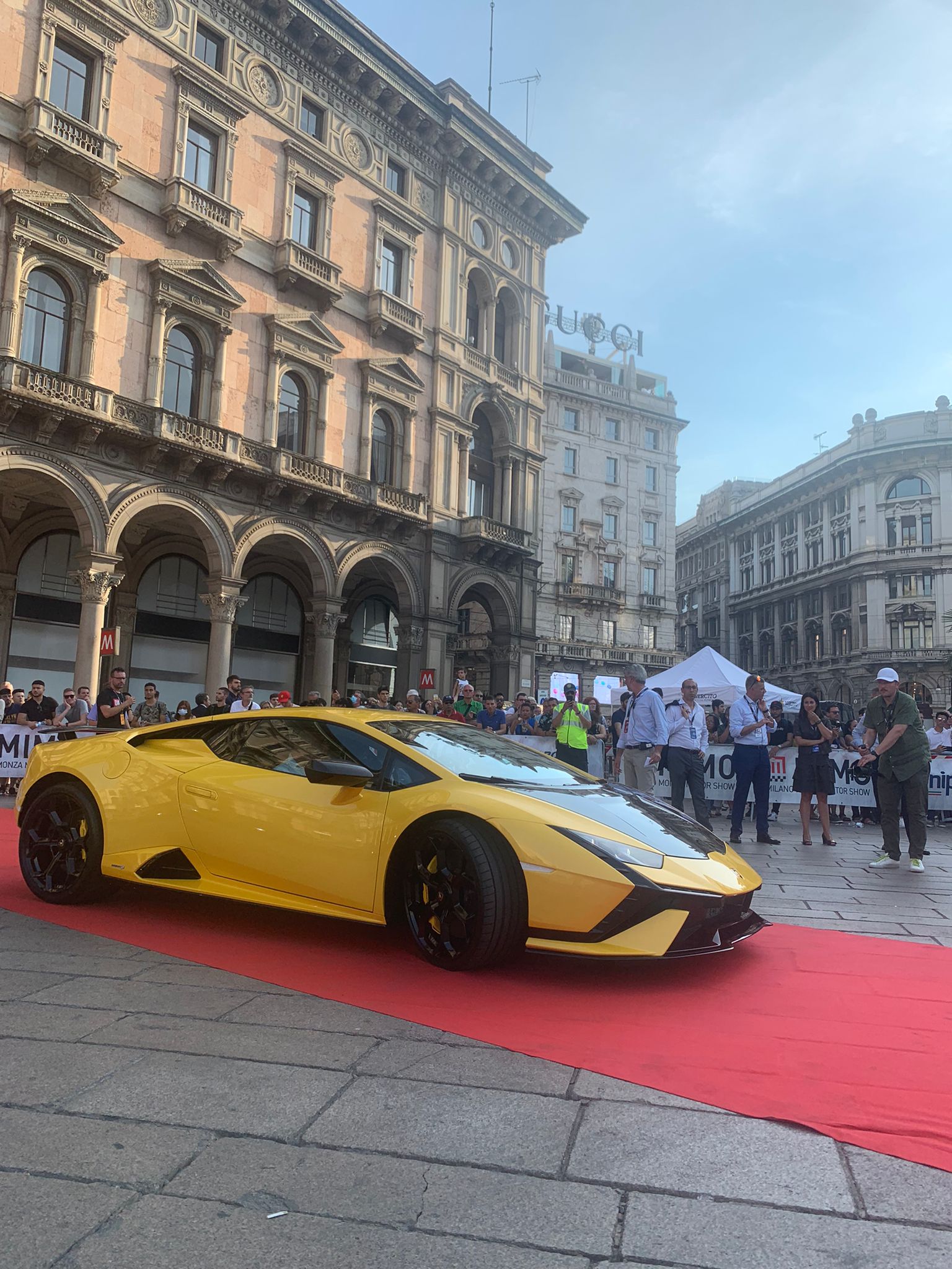 MIMO Milano-Monza Motor Show 2022, la seconda edizione, ha avuto inizio nella suggestiva cornice di Piazza Duomo.