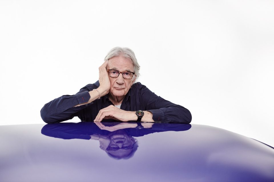 Mini Recharged & Paul Smith è l'innovativa collaborazione con cui il designer britannico reinventa in modo sostenibile un'icona come la Mini. 