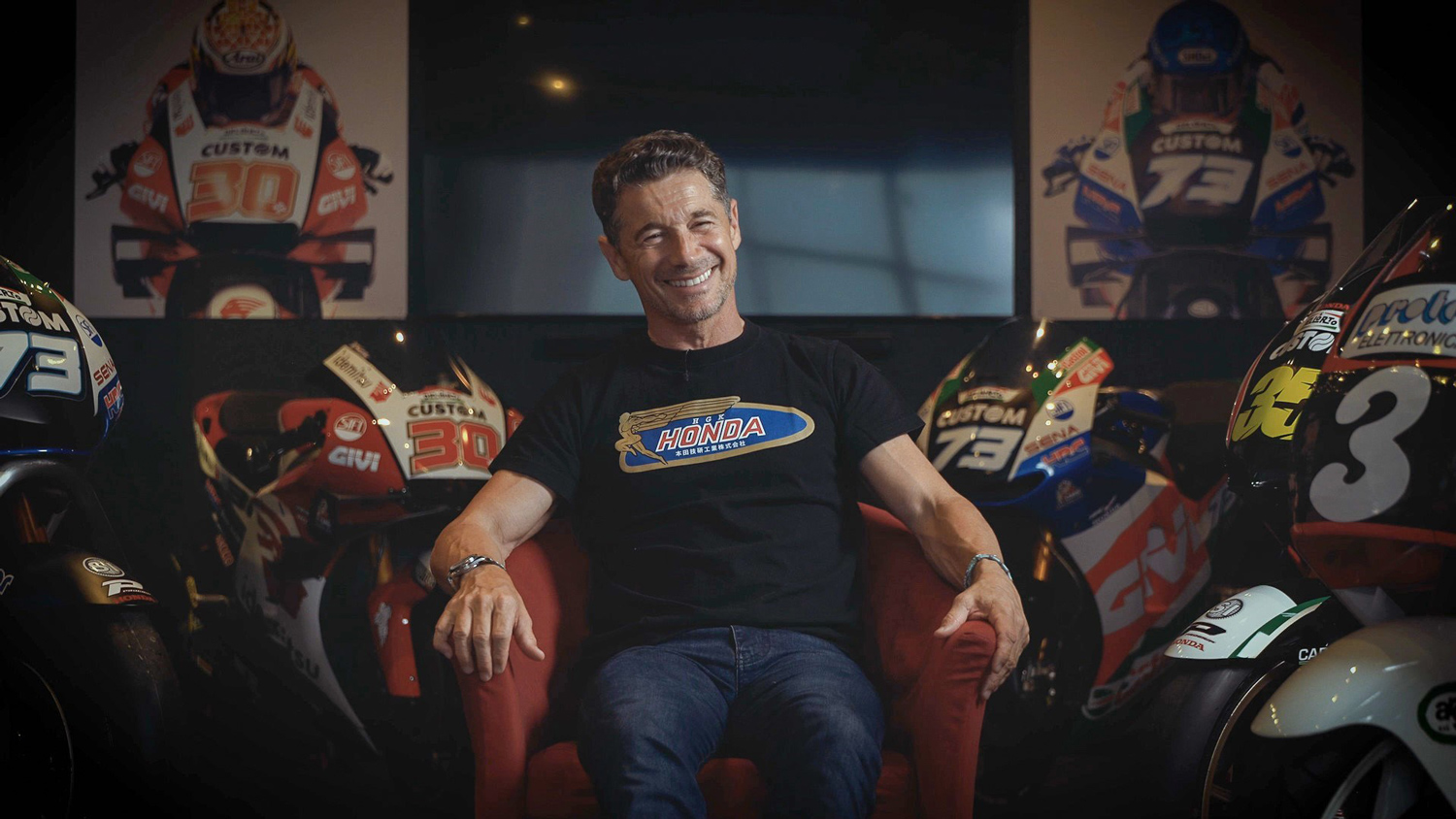 una foto di Lucio  Cecchinello con la collezione di moto Honda