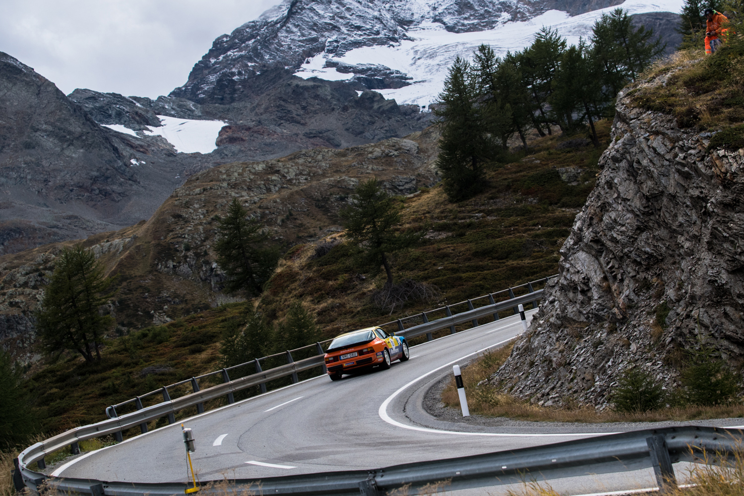 La Porsche 924 tra le montagne del Passo del Bernina